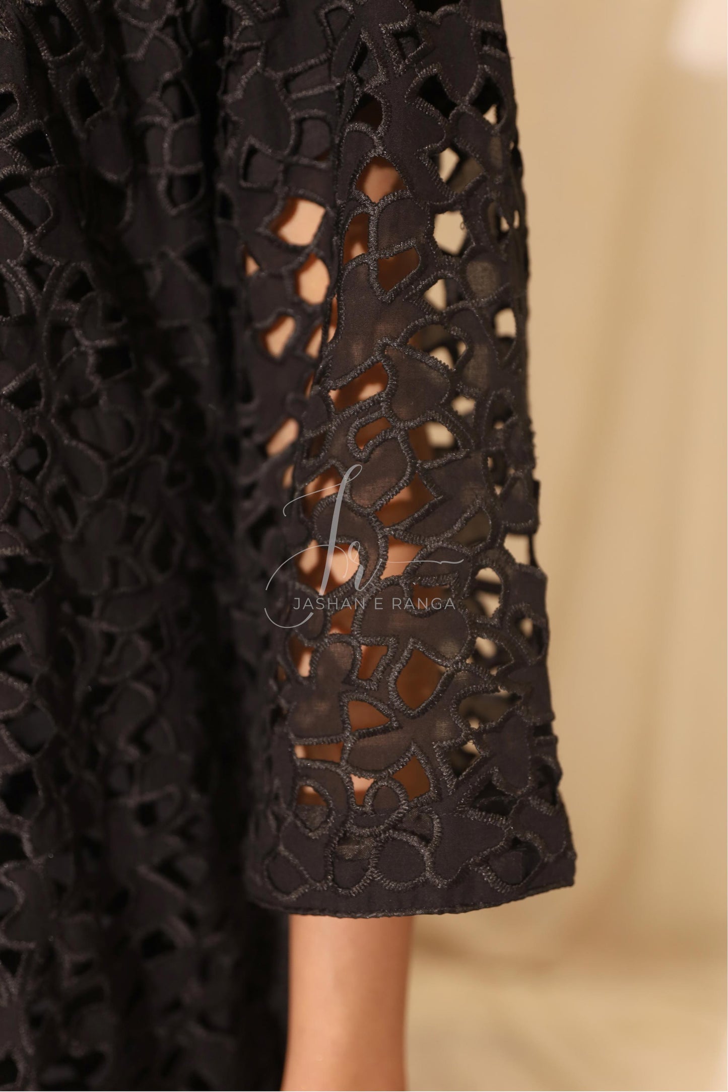 Black nest (2-piece ready to wear)