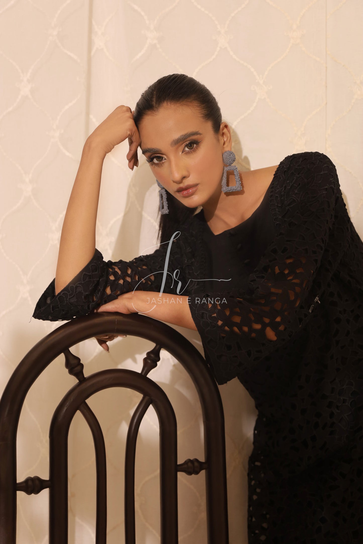 Black nest (2-piece ready to wear)