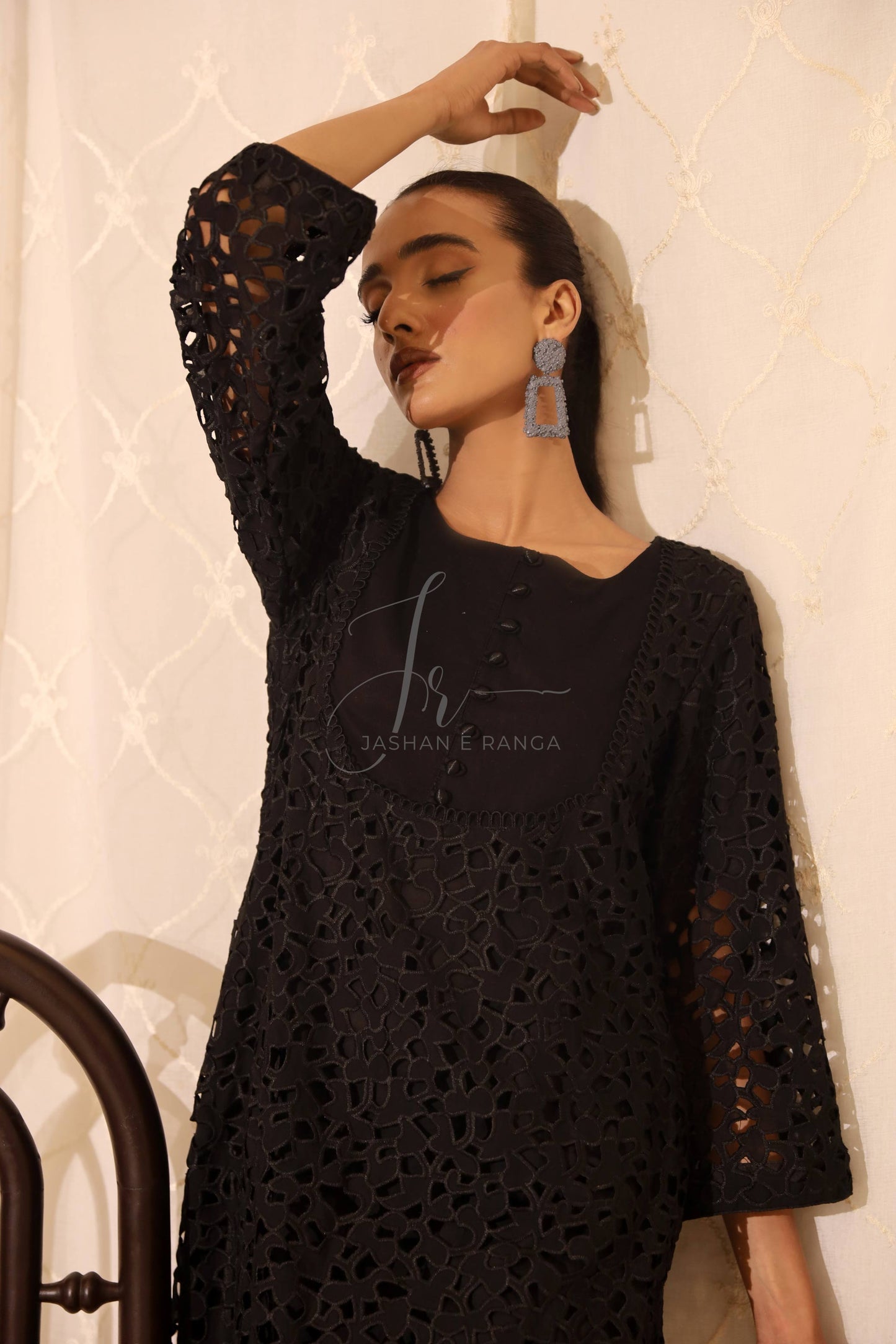 Black nest (2-piece ready to wear)