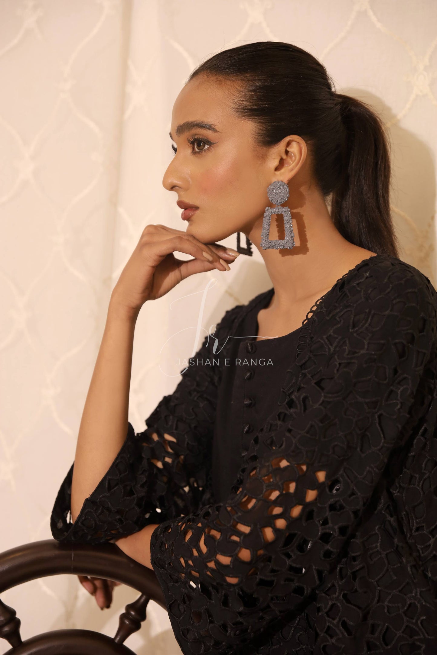 Black nest (2-piece ready to wear)