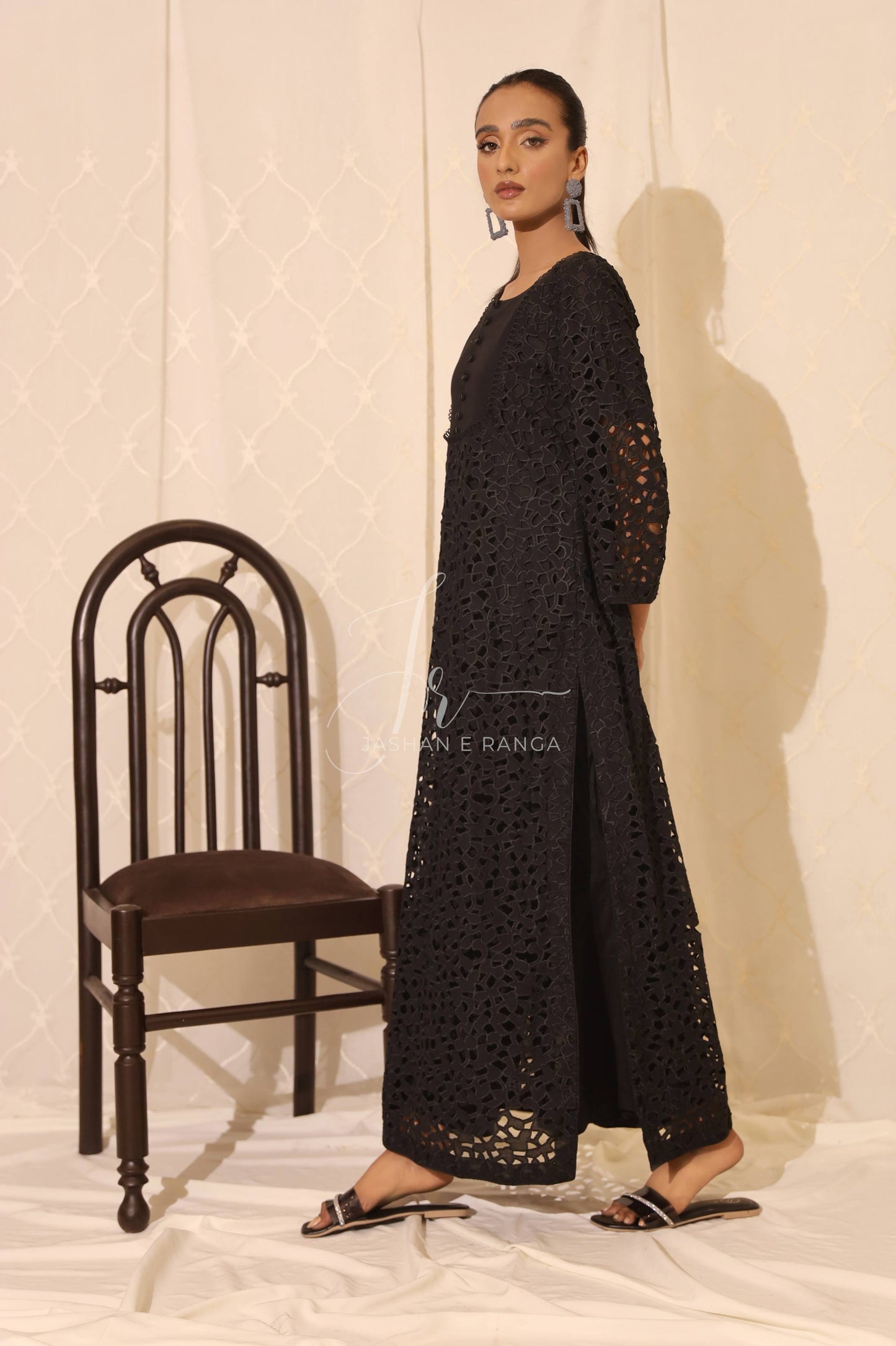 Black nest (2-piece ready to wear)